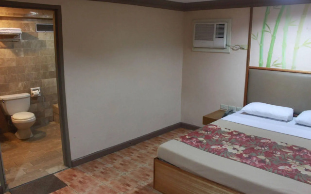 Pinoy Pamilya Hotel