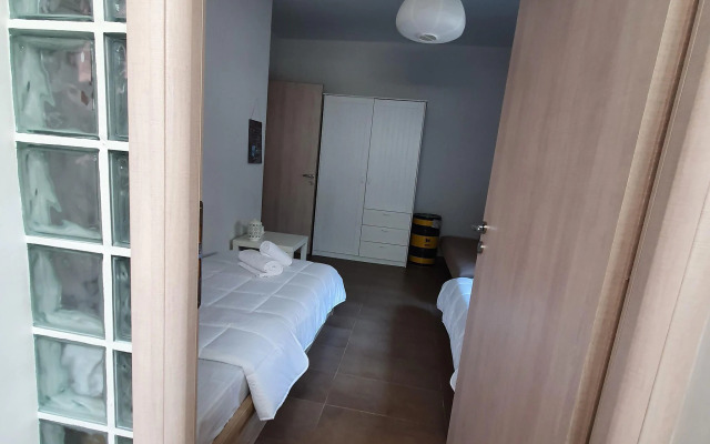 Apartment in Loutra Elenis With Garden