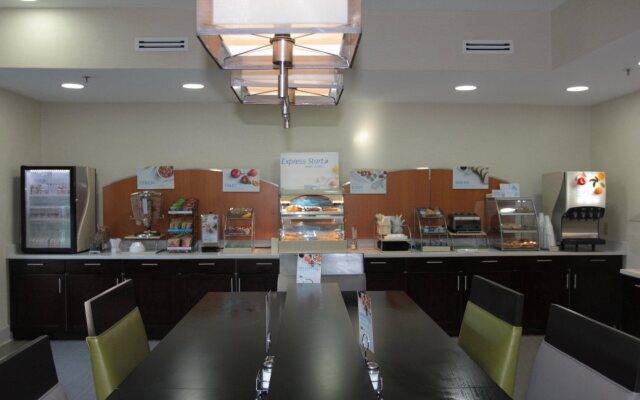 Holiday Inn Express & Suites Sweetwater by IHG