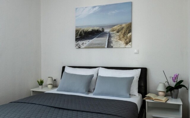 Beautiful Home in Vrecari With Wifi and 4 Bedrooms