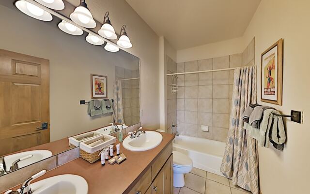 8203ns20 2 Bedroom Condo