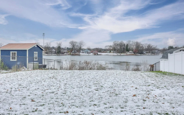 Patio & Lake Views: Family-friendly Canton Retreat