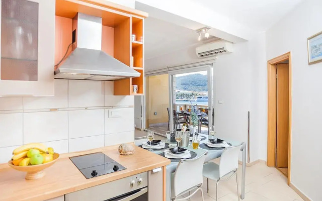 Captivating Apartment in Vela Luka With Balcony