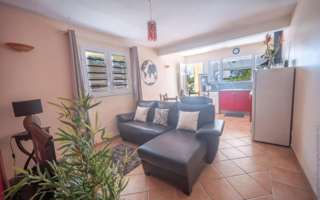 972A - Magnifique rez-de-chaussée avec piscine privative