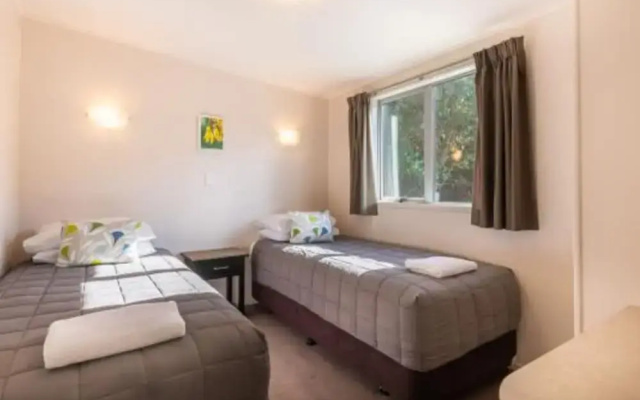 Blue Lake Top 10 Holiday Park