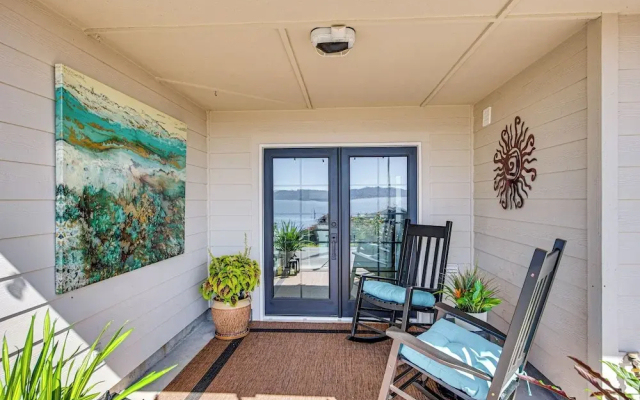 Puget Sound Views: Des Moines Apt w/ Patio