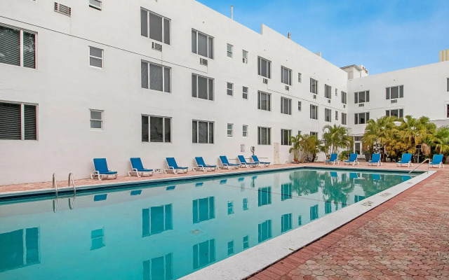 Tropics Hotel