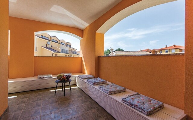 Nice Home in Liznjan With Wifi and 7 Bedrooms