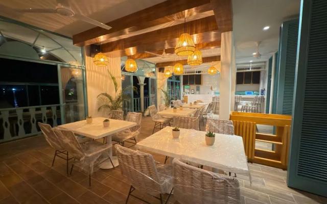 Adra Hostel Peten