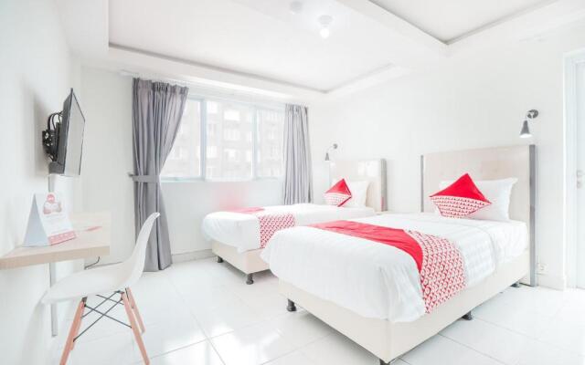 OYO Flagship 210 Amethyst Kemayoran Near RSUD Pademangan