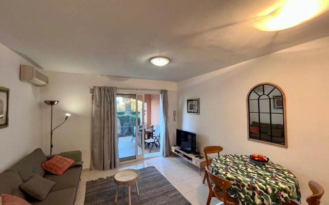 Bello apartamento con piscina a un paso del centro