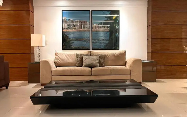 Luxuosa cobertura de 380m² a 850m da Av Beira Mar