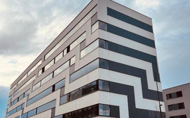 White Pearl Studio with parking in Holešovice