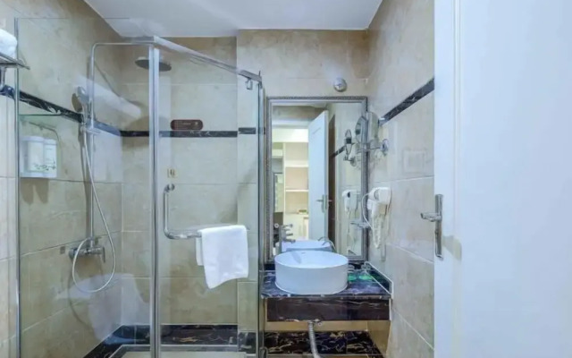 Vienna Hotel (Liuyang River Bridge Pedestrian Street)(维也纳酒店(浏阳河大桥步行街店))