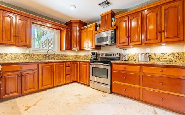 Belizean Cove Estates