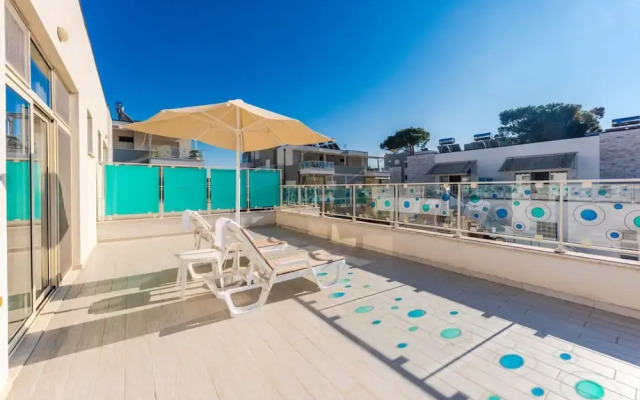 Stylish Studio With Spacious Balcony -trendafili