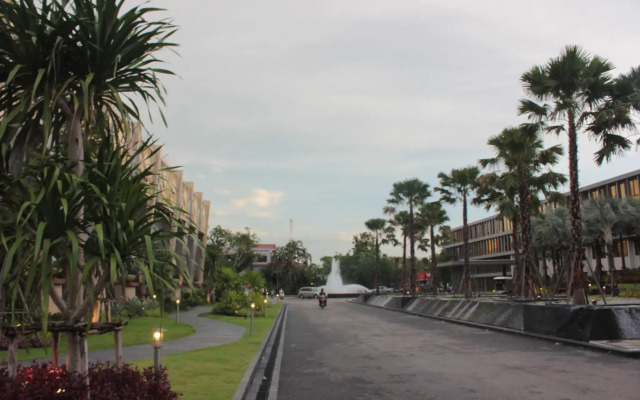 Holiday Palace
