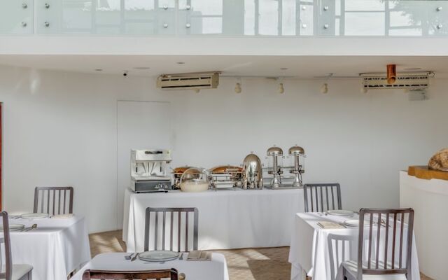 Ampersand Resort