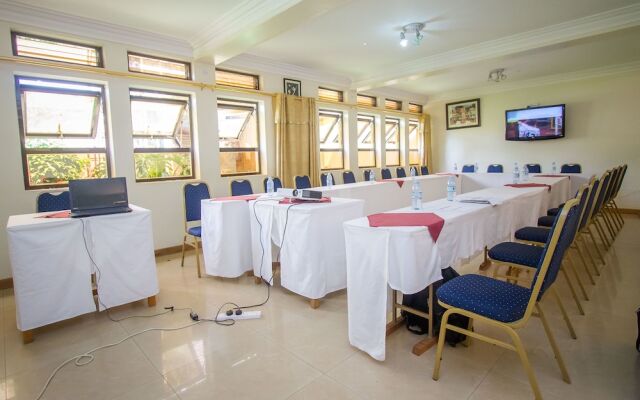 Crown Suites Hotel