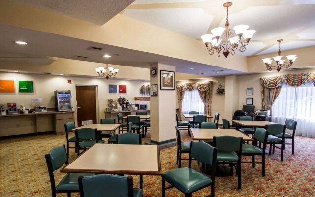 Comfort Suites Airport
