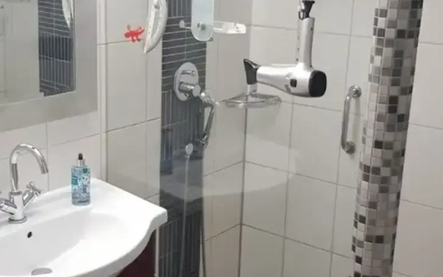 Lighthouse View Modern Retreat