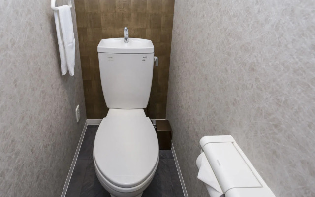 Rinn Sanjo Ohashi East