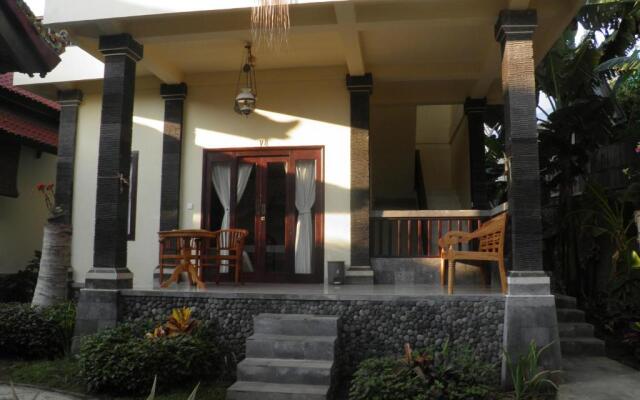 Tradisi Beach Front Villas