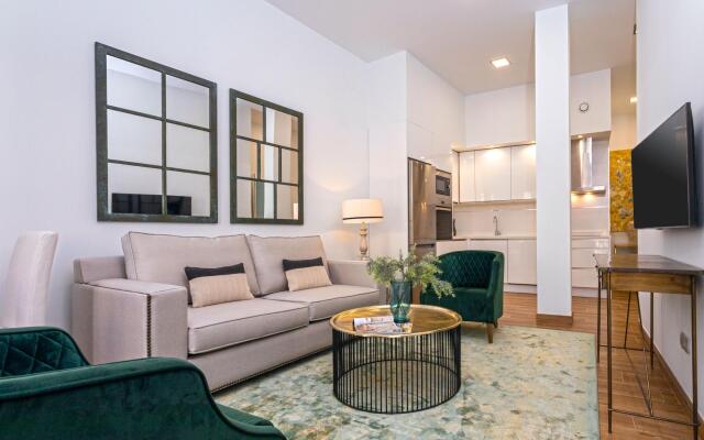 Modern 1 BD apartment in the city center. Recaredo V