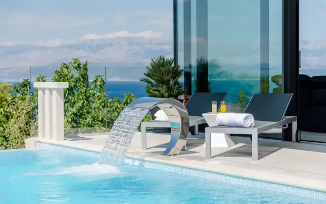 Luxury Villa Soleil with Swimming Pool