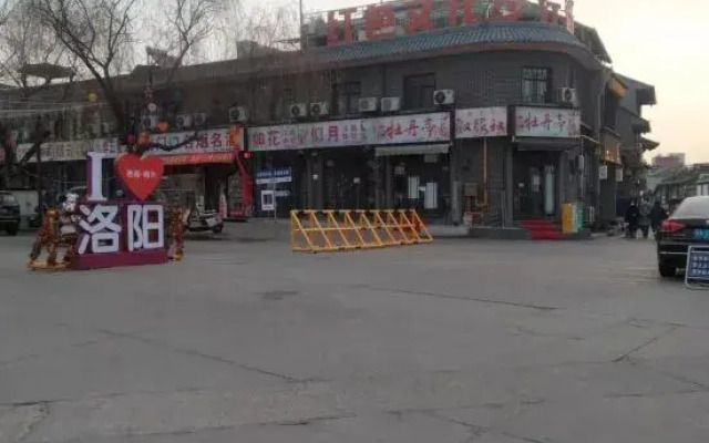 Yumei Homestay (Luoyang Shizi Street Luoyu Ancient City Branch)