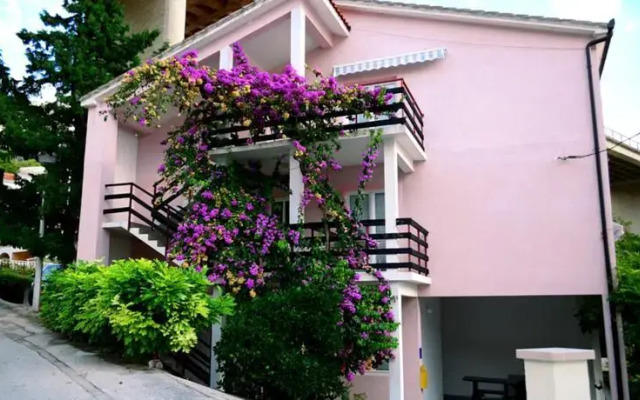 Apartments Vodanović