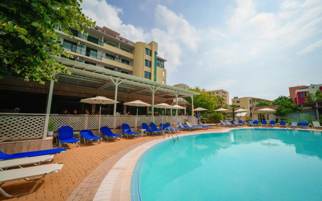 Perla Plaza Hotel