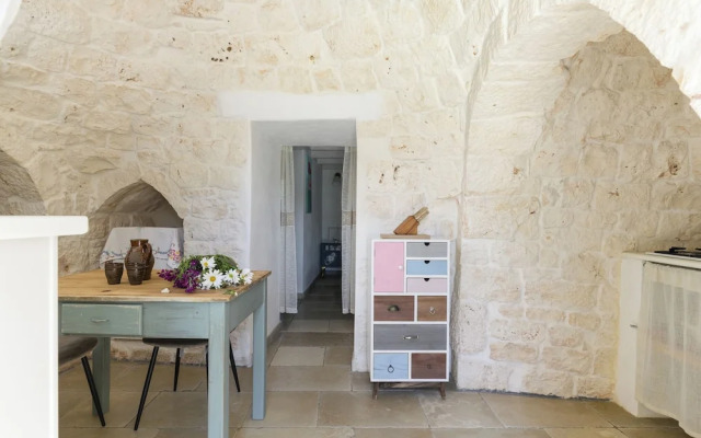 Trullo Mandorlo by Wonderful Italy