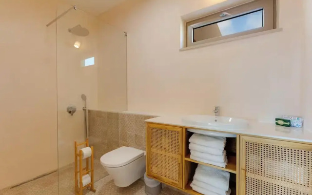 Eco Stay on the Hill by Sea N' Rent