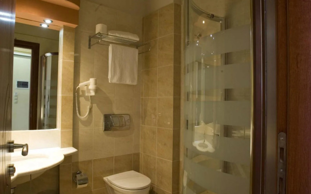 Evia Hotel & Suites