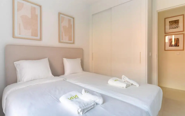 Nice Apartment With Private Garden, Pool
