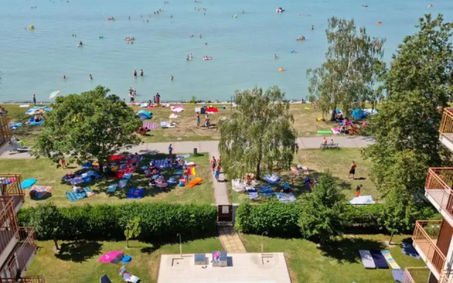 Viktória ~Vízparti ~ Medencés ~ Apartman