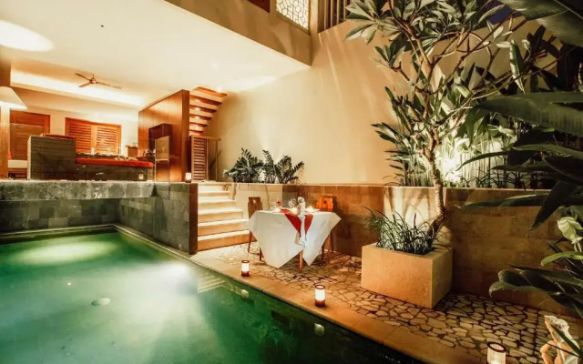 Villa Kayu Raja