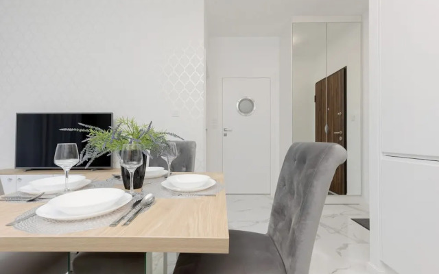 Sarmacka Apartment Warsaw by Renters