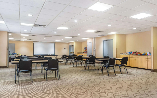 Comfort Suites Louisville Airport