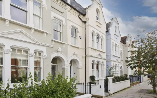 Cosy 4-bed Family Home Shepherd s Bush