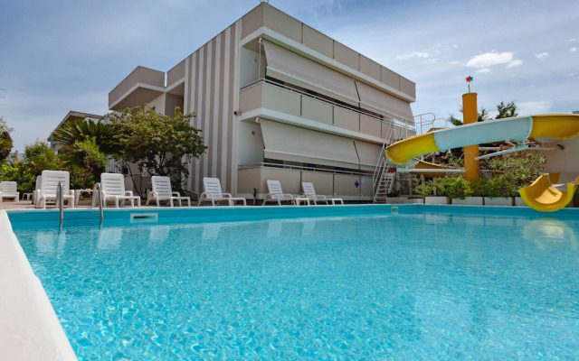 Urbane Apartment in Alba Adriatica near Sea