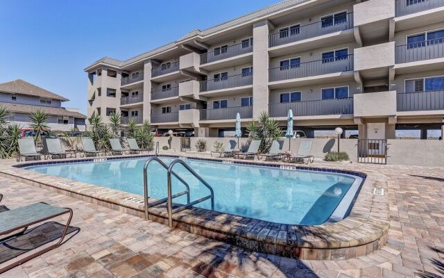 Coastal Condo with Ocean Viewing Pleasure by RedAwning