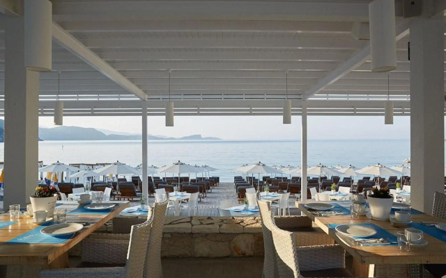 Lichnos Beach Hotel & Suites