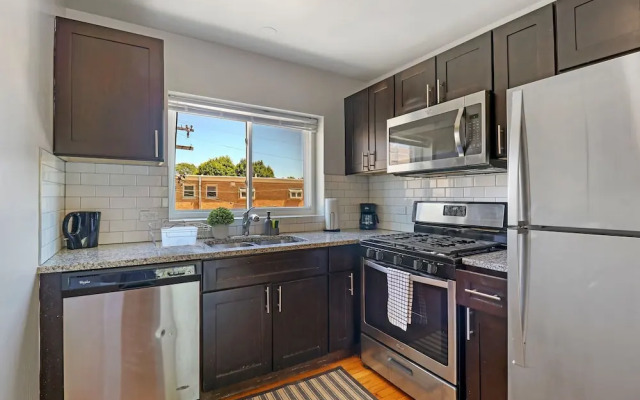 2BR Modern & Comfy Apt in Rogers Park
