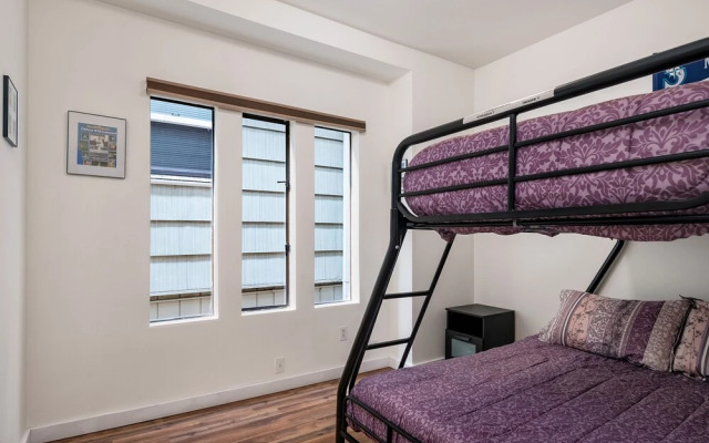 Seattle Vacation Home: The Hawks' Nest
