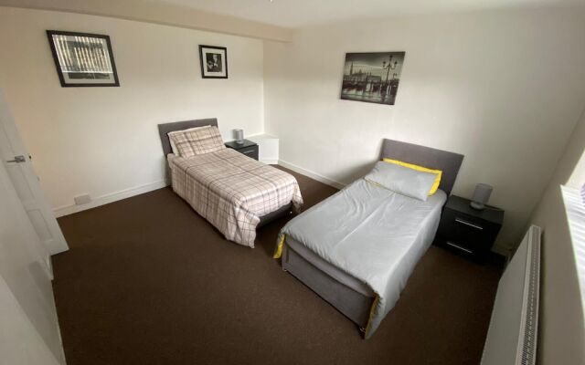 Lovely 2-bed Apartment in Solihull
