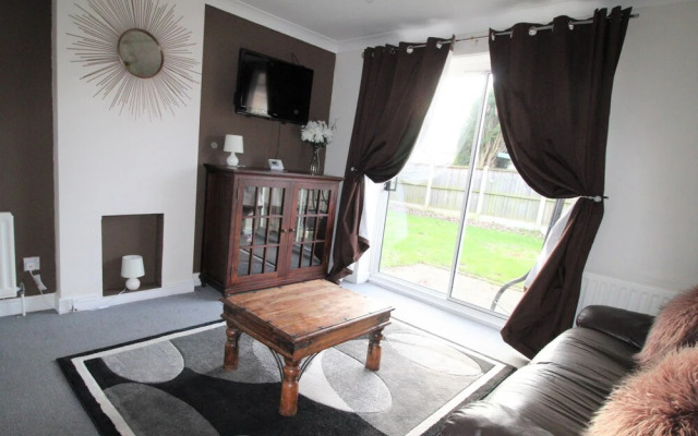 Doncaster -very Quiet-private Parking-dog Friendly