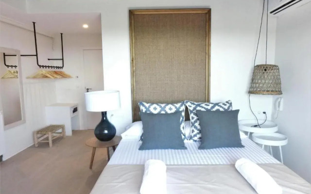 You & Co. Saler Beach Boutique Hotel