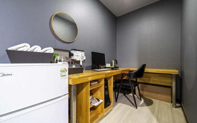 Guri C Hotel
